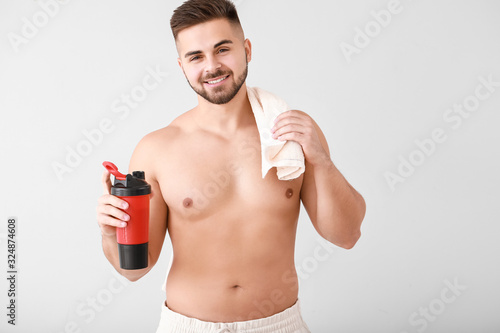 Sporty man with protein sha...