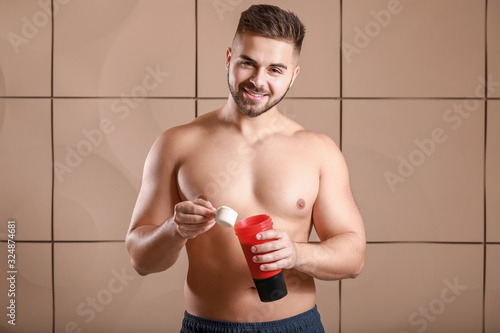 Smiling muscular man prepar...