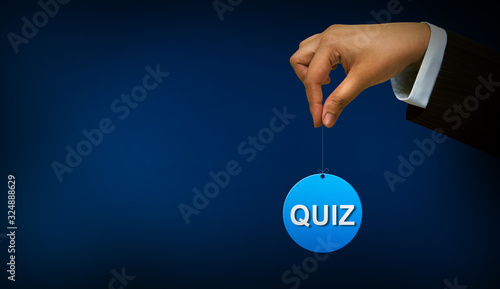 hand holding quiz text with circle shape