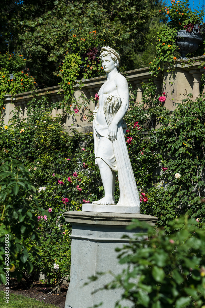 Statue im Rosengarten auf der Insel Mainau