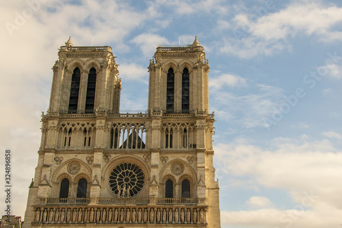 A group of people standing in front of Notre Dame de Paris in the background