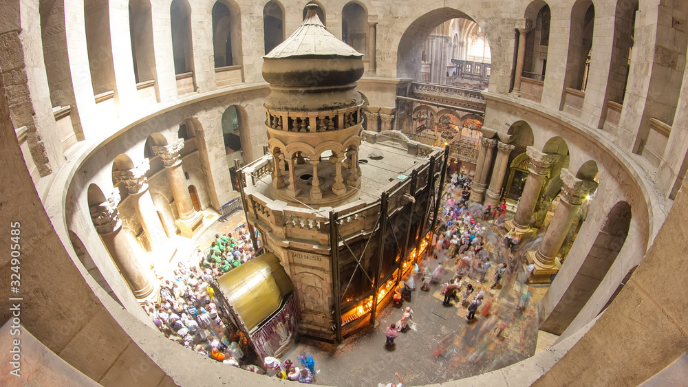 Fototapeta premium The Holy Sepulchre Church inside from top in Jerusalem timelapse.