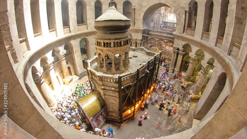 Photographie The Holy Sepulchre Church inside from top in Jerusalem timelapse.