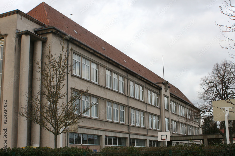 Schulgebäude, Schulhaus, Schule