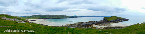 Blick über Oldshoremore beach, Bucht mit Sandstrand im Norden von Schottland photo