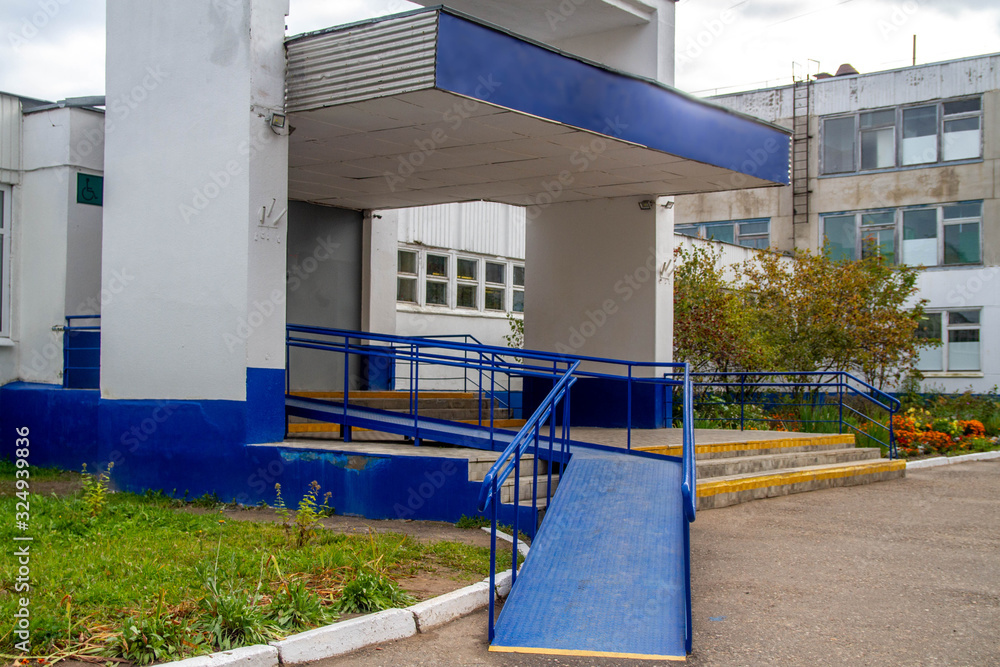 School in Russia with a ramp for the disabled. Accessible environment ...