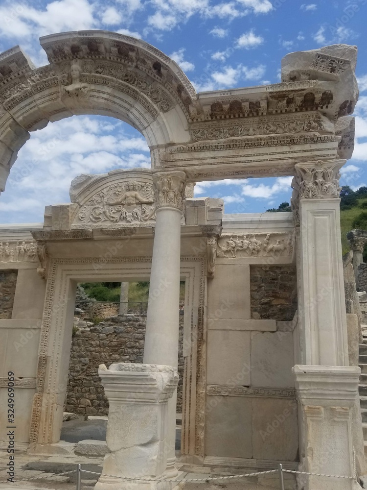 arch of constantine in rome italy