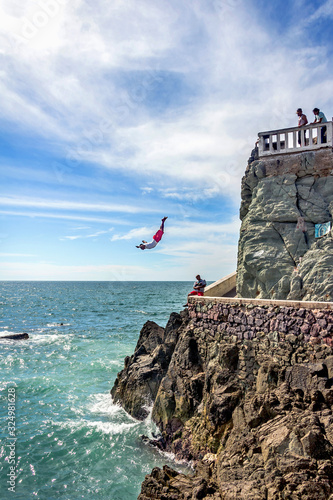 CLAVADISTA en  malecon de Mazatlan 