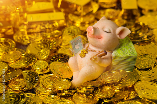 Wallpaper Mural Piggy searching for gold Torontodigital.ca
