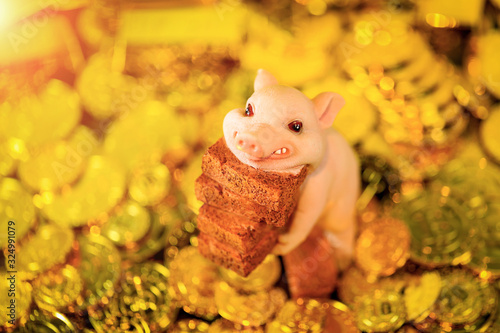 Wallpaper Mural Piggy searching for gold Torontodigital.ca