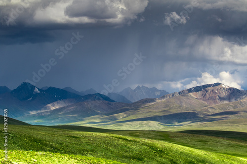 Fotografía Deosai plains, plateau at 14,000 feet altitude next to great himalayas
