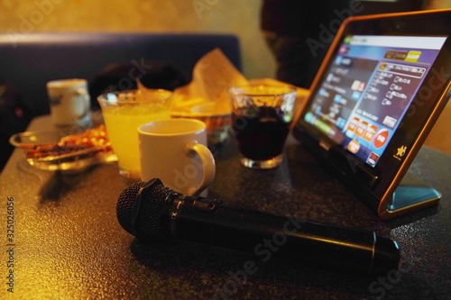 日本人が大好きな趣味のカラオケ　カラオケルーム