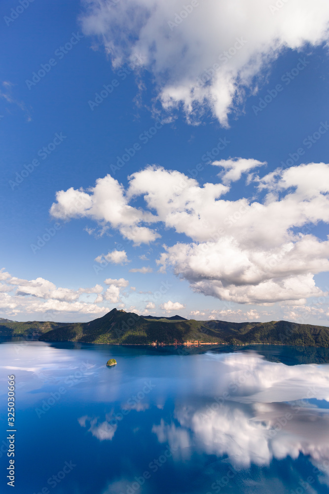 日本・北海道東部の国立公園、8月の摩周湖