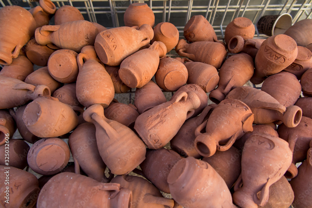 Φωτογραφία small clay pots, souvenirs from Cana Galilee in Israel,