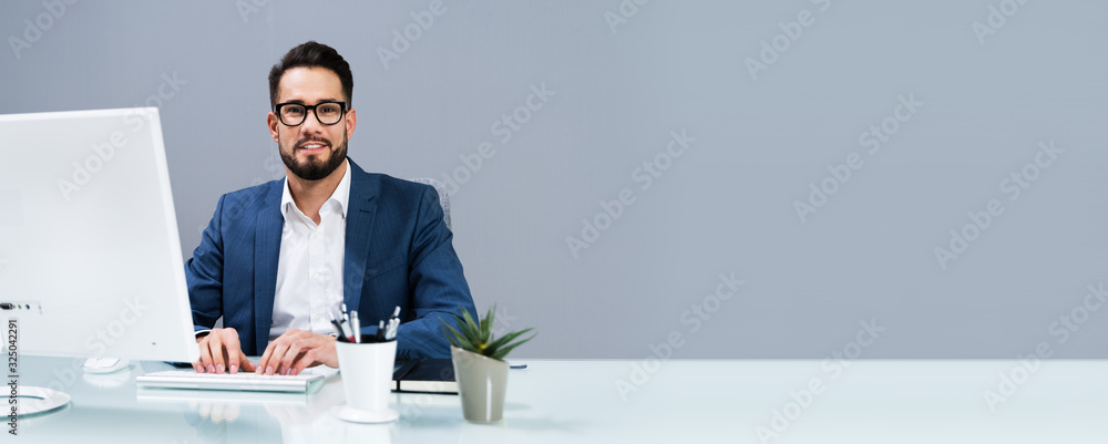 Businessman Working At The Office - obrazy, fototapety, plakaty 