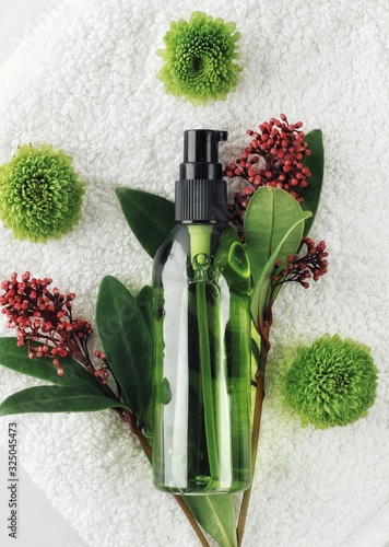 Obraz na płótnie Organic skincare products on minimalistic SPA background with copy space w salonie