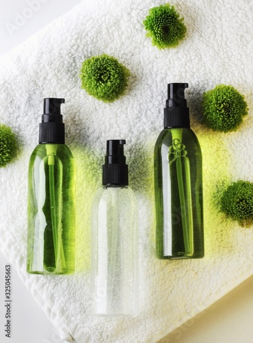 Obraz na płótnie Organic skincare products on minimalistic SPA background with copy space w salonie