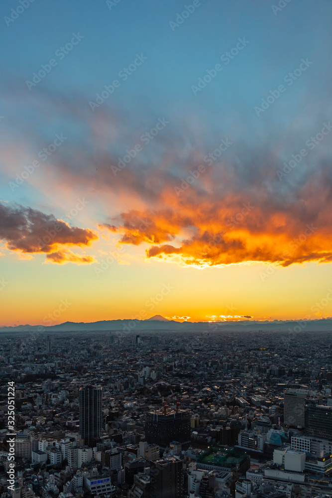東京から見た日没直後の富士山遠景