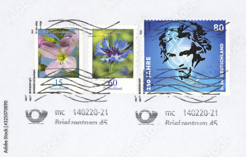 Briefmarken stamps Deutschland Germany Beethoven Blumen 80 Notenschlüssel Gesicht Porträt Kornblume 60 Wiesenschaumkraut 15 Wellen frankiert used gesempelt rosa blau Garten Frühling 2020 photo