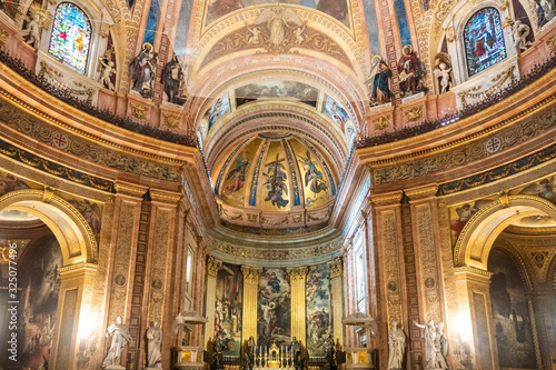 Basilica of San Francisco el Grande (Madrid, Spain) photo