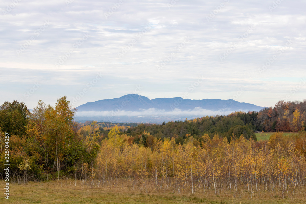 Paysage automne des Cantons de l'Est, Mont-Orford, Magog, Estrie, Québec Canada