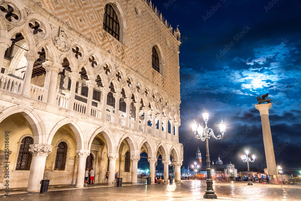 Venezia di notte on luna piena, Piazza San Marco