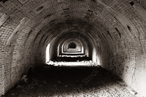 Photographie Inside an old abandoned brick factory with half-round domes and masonry stones,