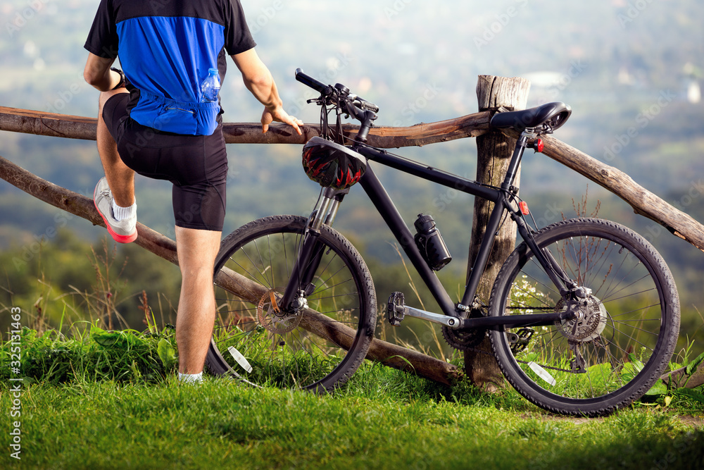 Fototapeta premium bicyclist taking a break