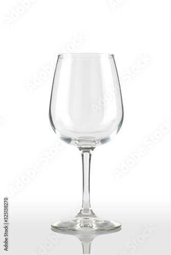 Copa de cristal para vino tinto, con fondo blanco