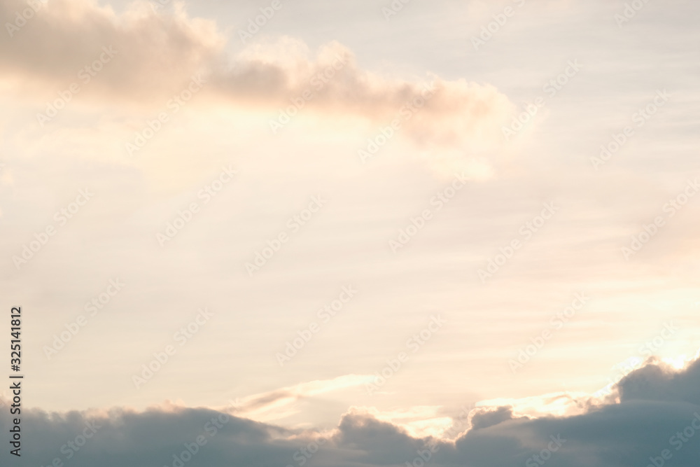 Obraz premium Dramatic soft orange sky and clouds when sunset