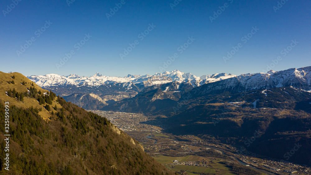 Vue sur le Massif du Mon-Blanc depuis le petit Môle