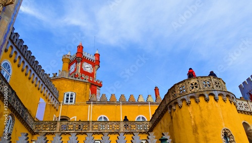 veduta del Palácio da Pena situato sulle colline della città di Sintra a Lisbona. Il palazzo è stato dichiarato patrimonio mondiale dell'UNESCO ed è stato eletto una delle 7 meraviglie del Portogallo photo