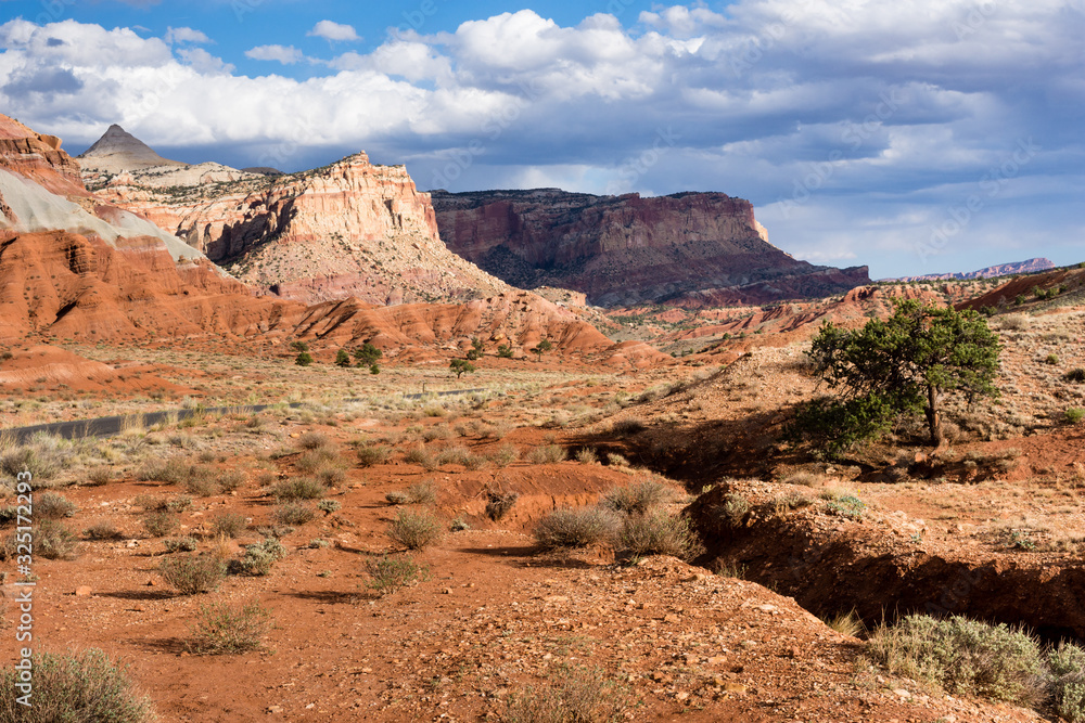 Fototapeta premium Capitol Reef scenery at sunset, views along the scenic drive following the Waterpocket Fold