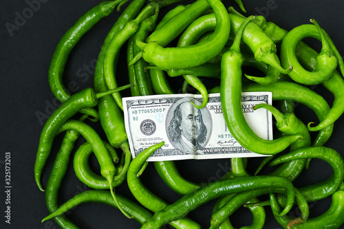 фотографія Economic crisis and excessive increase in food prices, green pepper and 100 usd