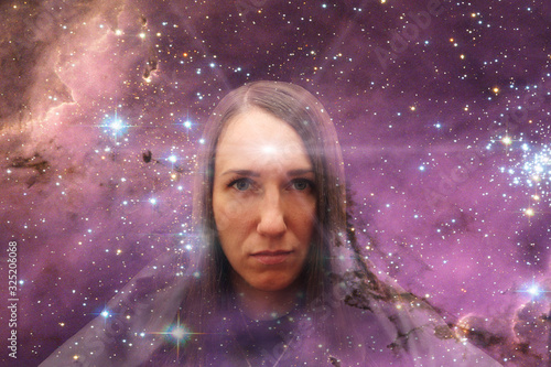 Φωτογραφία Girl on the background of the starry sky