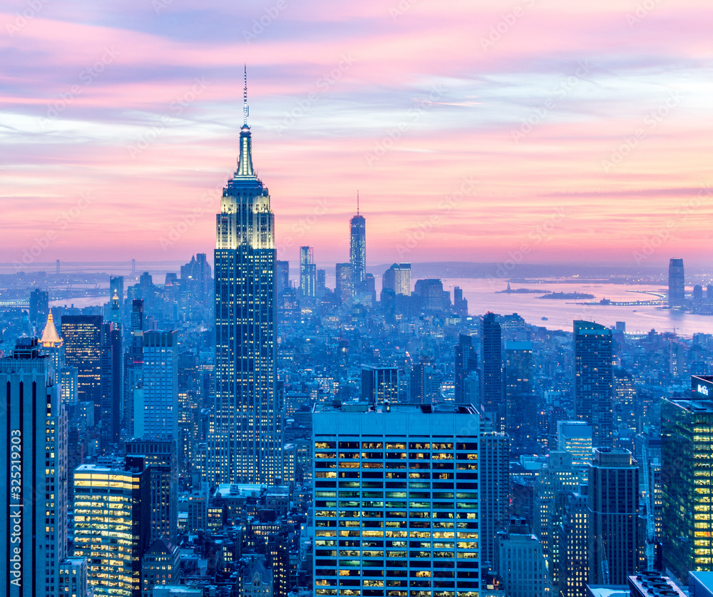 Obraz premium View of New York Manhattan during sunset hours