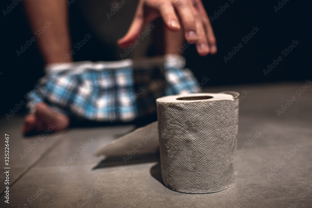 Fotka „Picture of man's hand reaching to paper roll after defecation