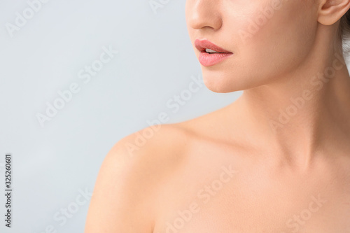 Beautiful young woman on li...