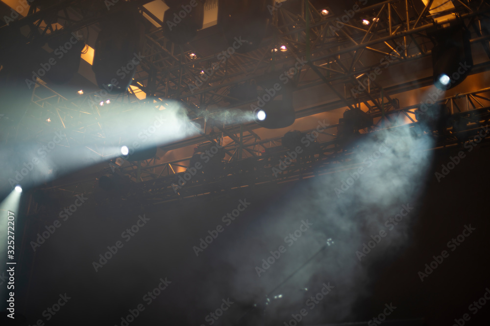 Naklejka premium rays of light illuminate the scene
