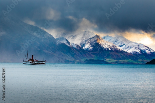 beautiful scenic of lake wakatipu queenstown southland new zealand