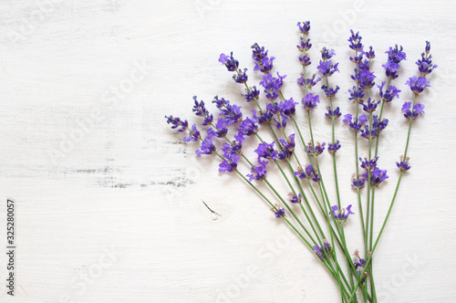 Fototapeta Naklejka Na Ścianę i Meble -  Lavender flowers on rustic white wood