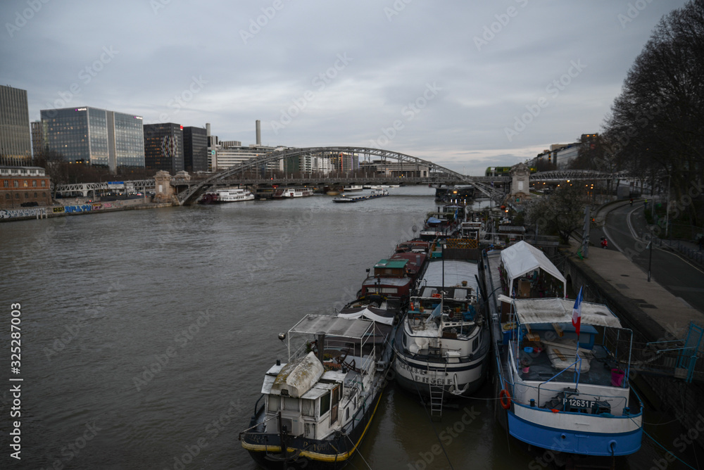 Naklejka premium Some boats in the river near to the austerlitz bridge