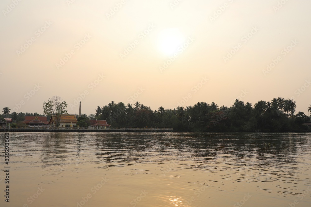 Naklejka premium sunset on the river