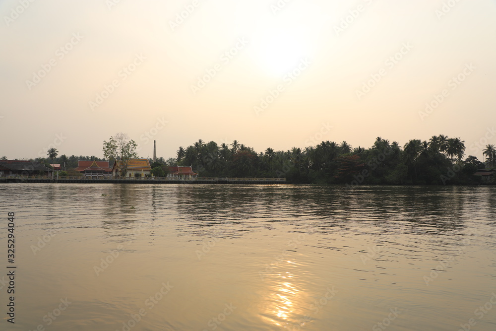 Obraz premium sunset over river