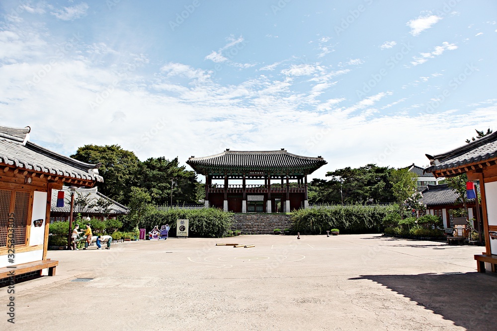 Naklejka premium 공주한옥마을입니다