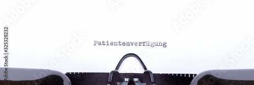 Patientenverfügung, geschrieben auf einer alten Schreibmaschine photo