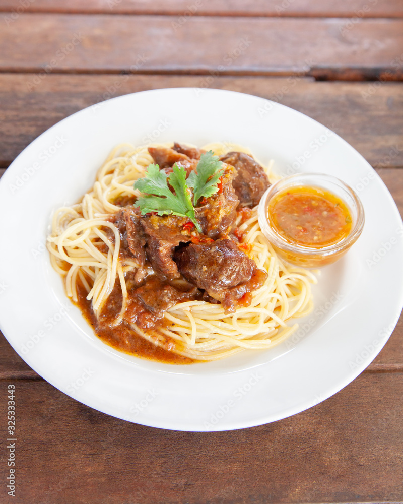 Spaghetti with beef stew and spicy sauce Spaghetti with beef stew and spicy sauce