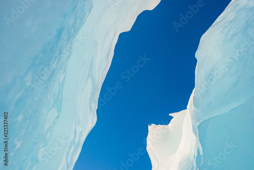 Fototapeta Naklejka Na Ścianę i Meble -  Ice berg formations and blue sky in Greenland