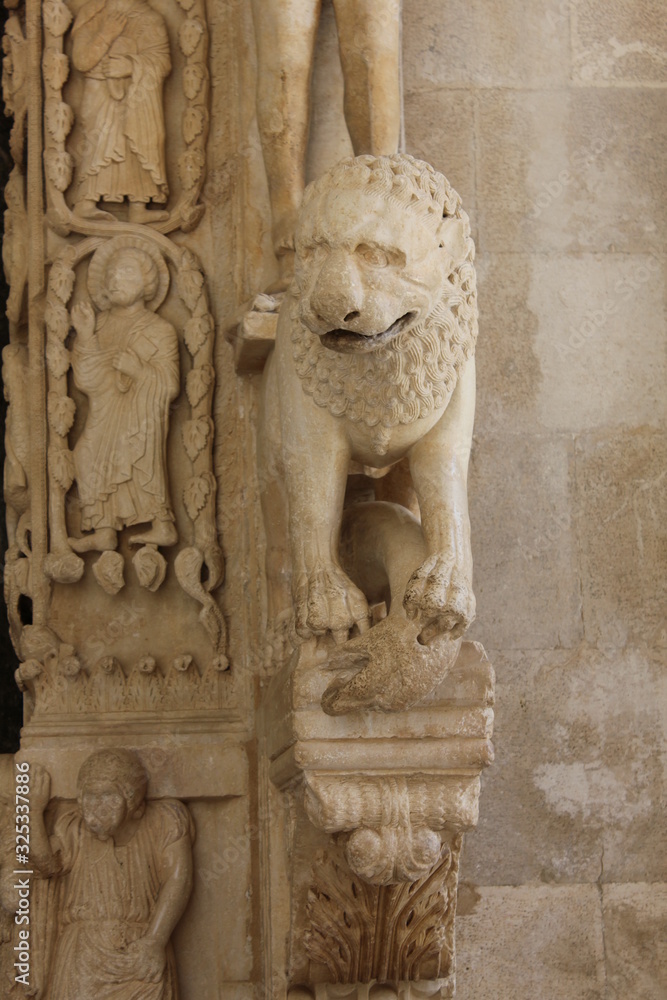 posąg lew trogir