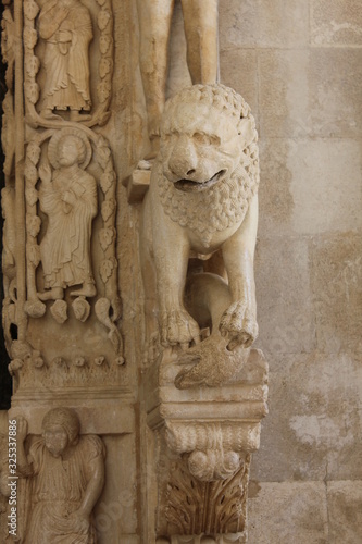 posąg lew trogir